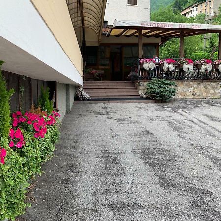 Hotel Ristorante - Locanda "Da Gek" Castana  Zewnętrze zdjęcie